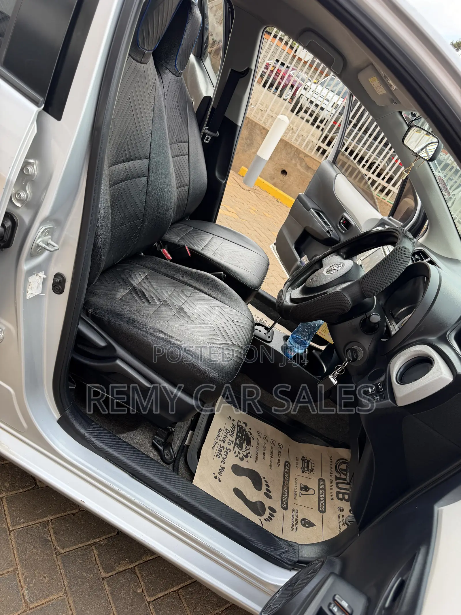Toyota Vitz 2013 Silver