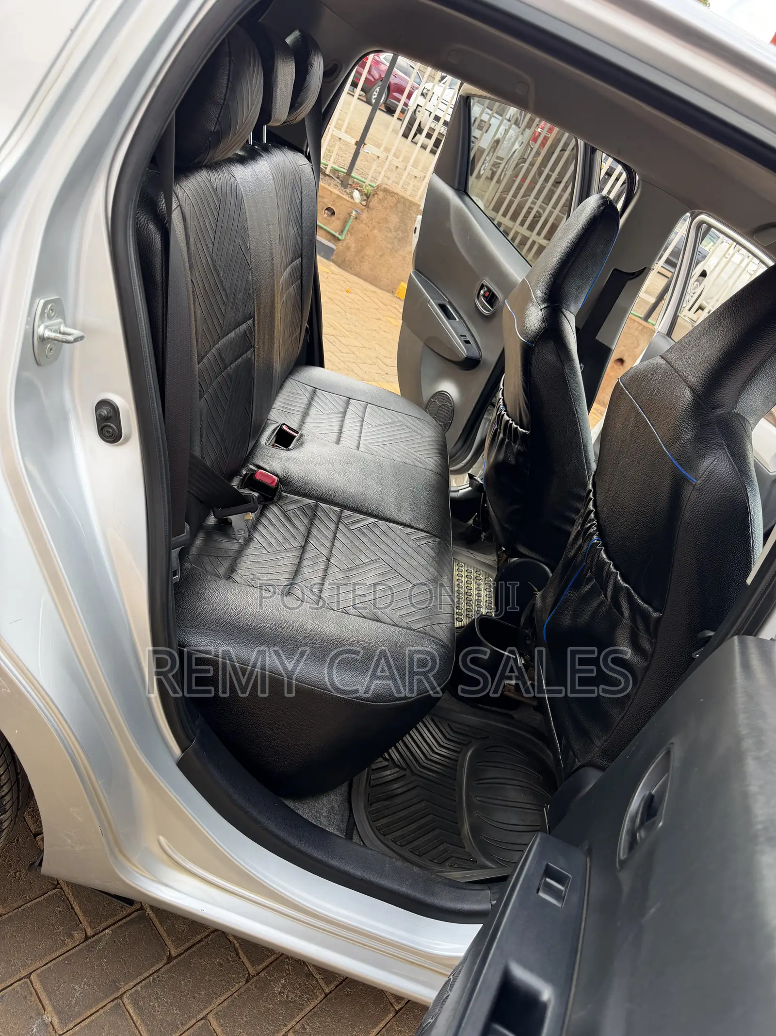 Toyota Vitz 2013 Silver