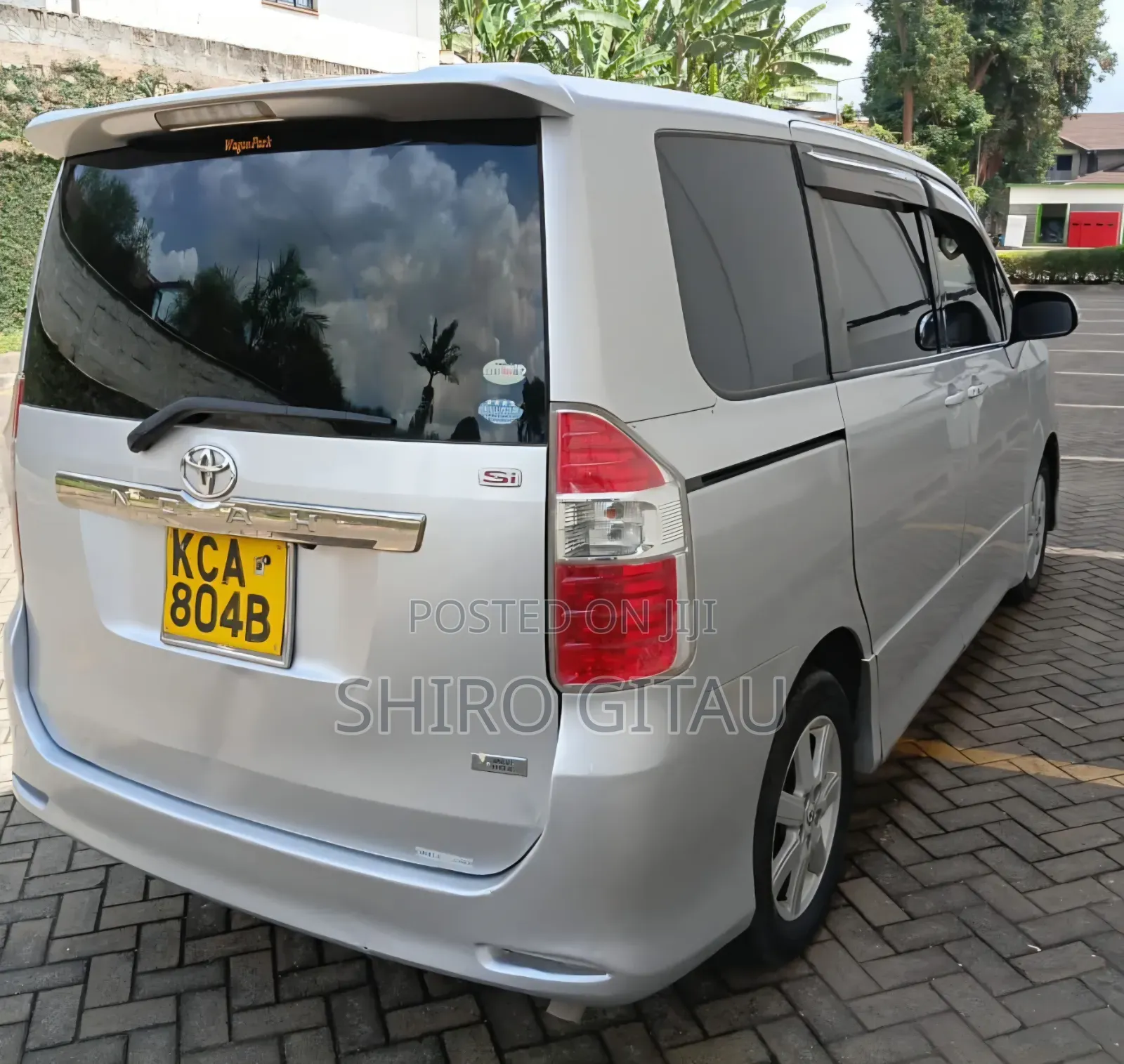 Toyota Noah 2009 Silver