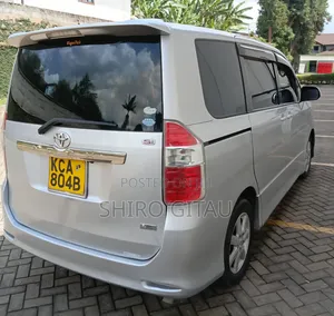 Toyota Noah 2009 Silver