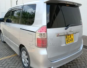 Toyota Noah 2009 Silver