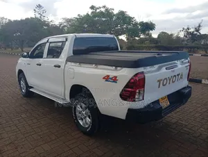 Toyota Hilux 2019 White