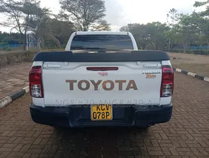 Toyota Hilux 2019 White