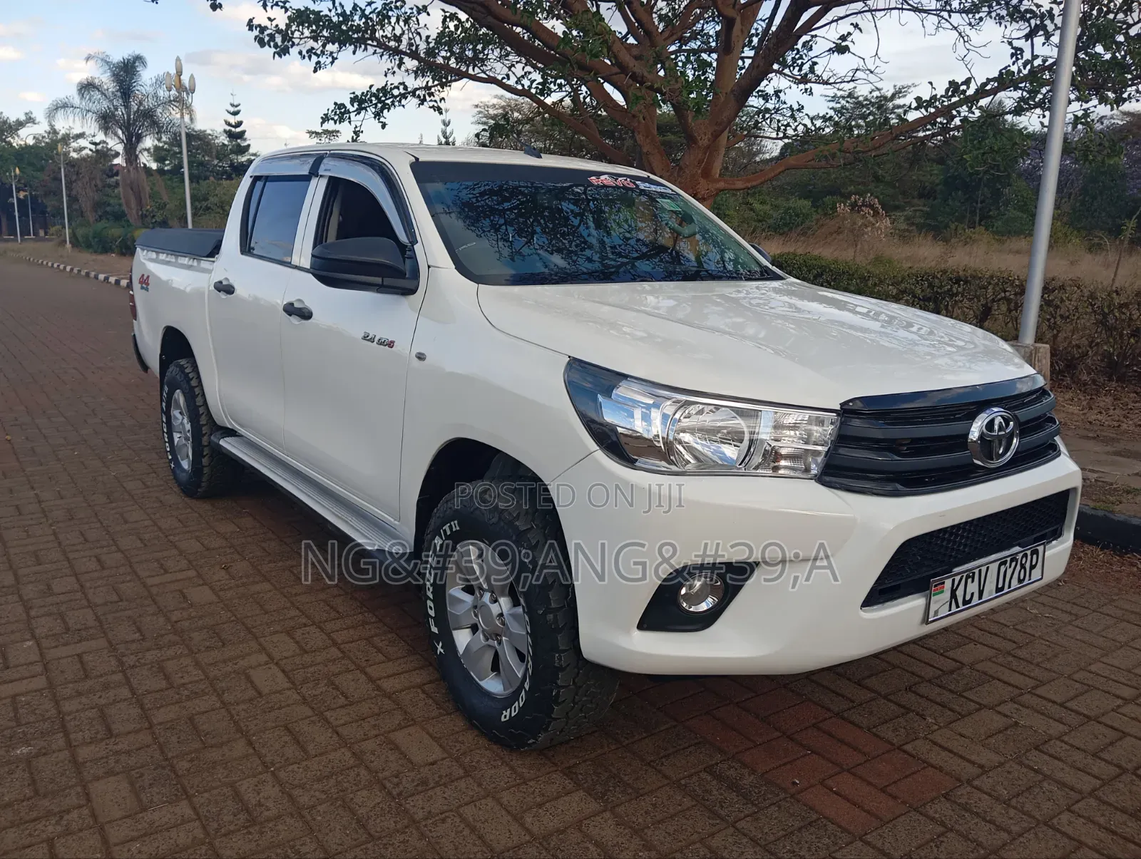 Toyota Hilux 2019 White