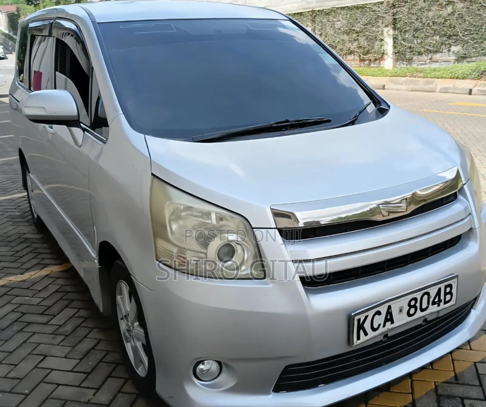 Toyota Noah 2009 Silver
