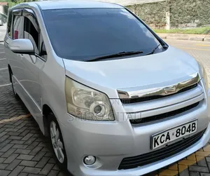 Toyota Noah 2009 Silver
