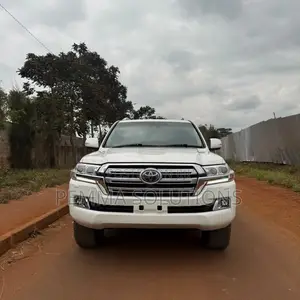 Toyota Land Cruiser 2019 White