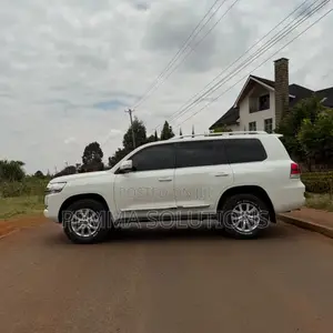 Toyota Land Cruiser 2019 White