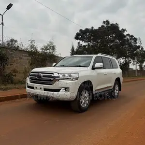 Toyota Land Cruiser 2019 White