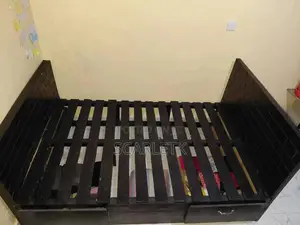 4 by 6 Black Pallet Bed