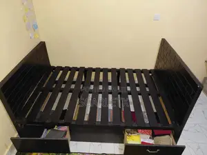 4 by 6 Black Pallet Bed
