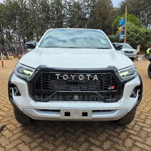 Toyota Hilux 2024 White