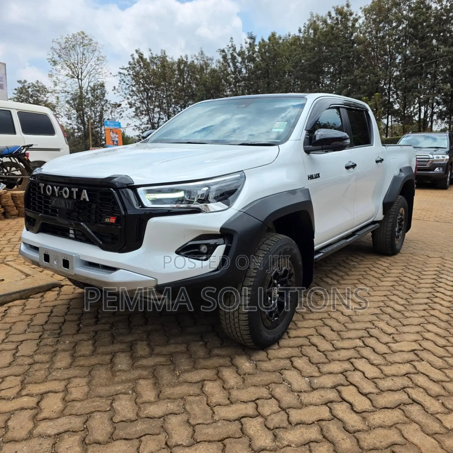 Toyota Hilux 2024 White