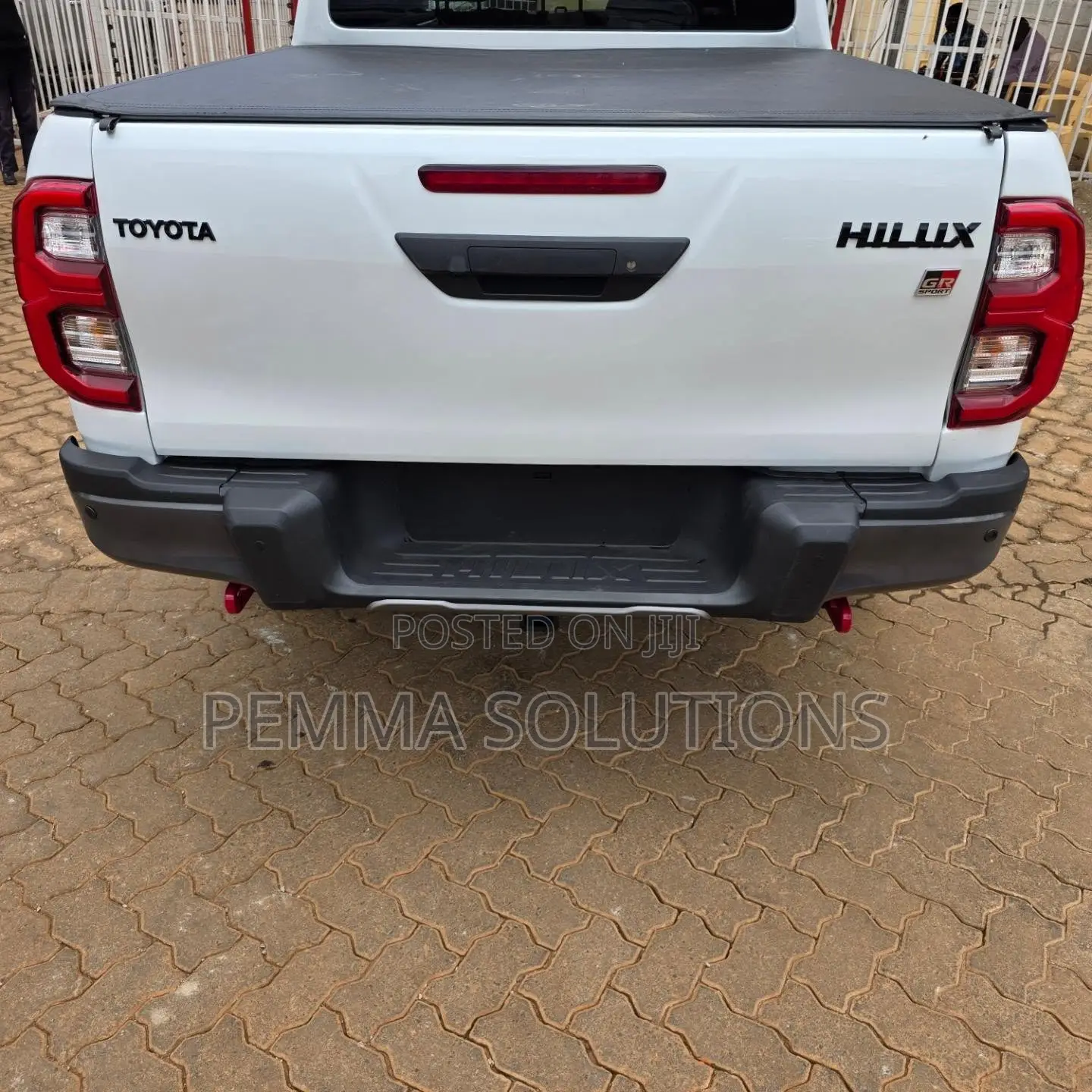Toyota Hilux 2024 White