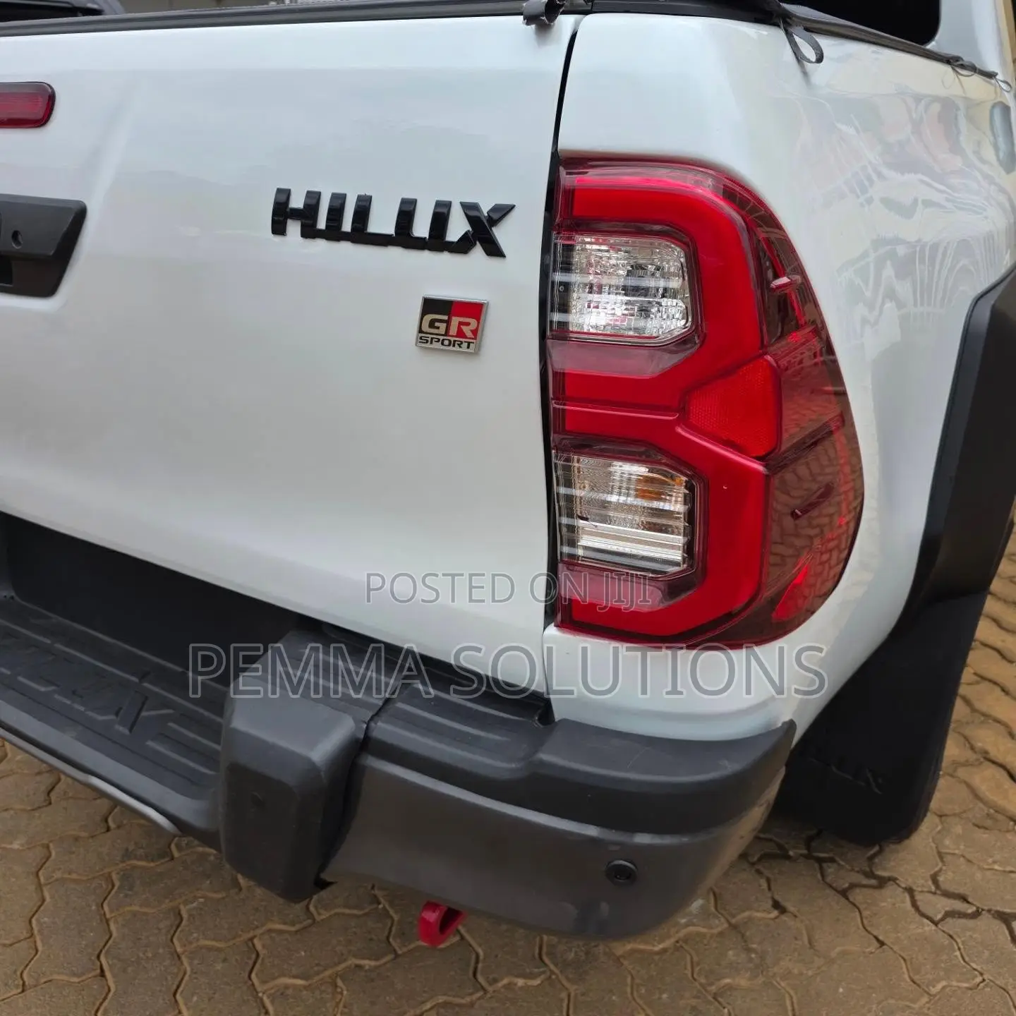 Toyota Hilux 2024 White