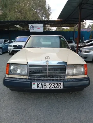 Mercedes-Benz W124 1989 Beige