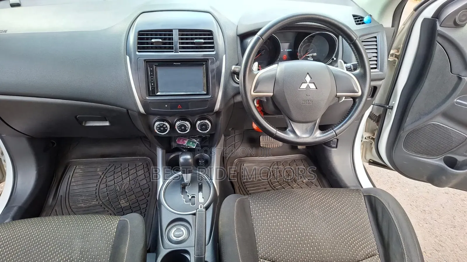 Mitsubishi RVR 2013 White