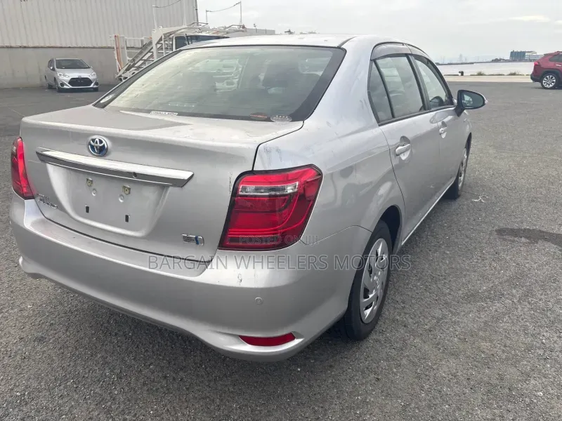 Toyota Axio 2019 Silver