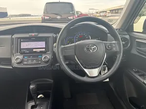 Toyota Axio 2019 Silver