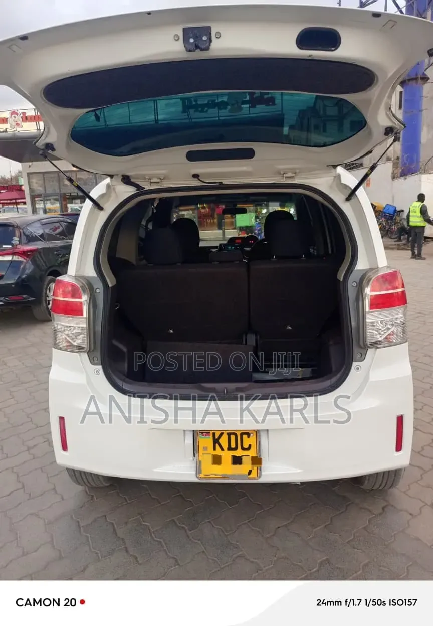 Toyota Spade 2014 White