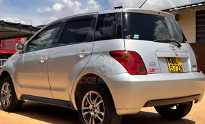 Toyota IST 2004 Silver