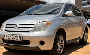 Toyota IST 2004 Silver
