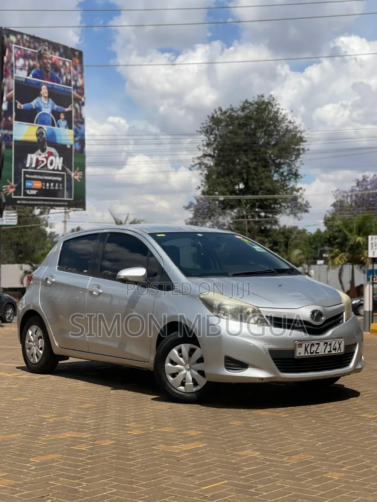 Toyota Vitz 2013 Silver