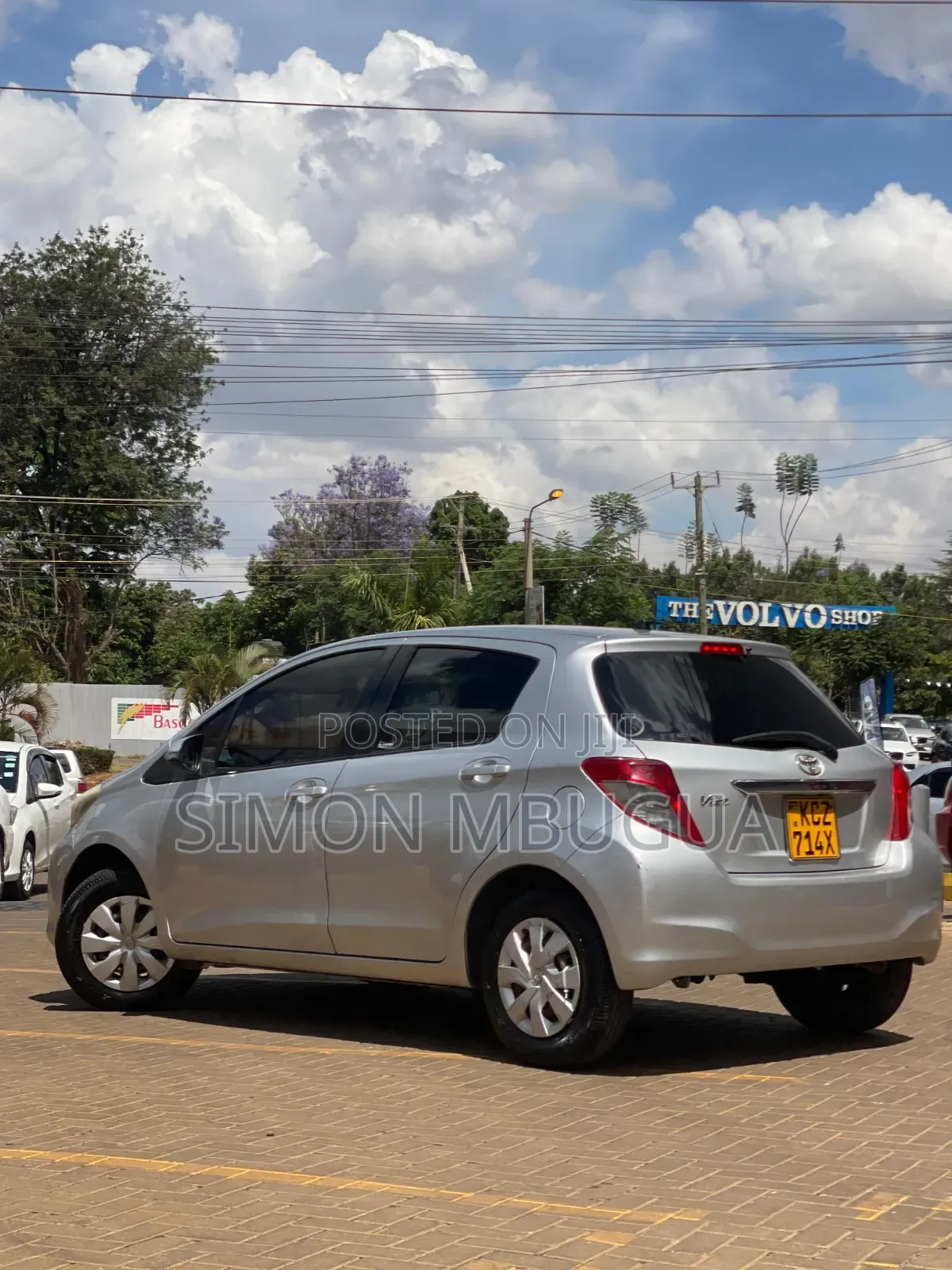 Toyota Vitz 2013 Silver