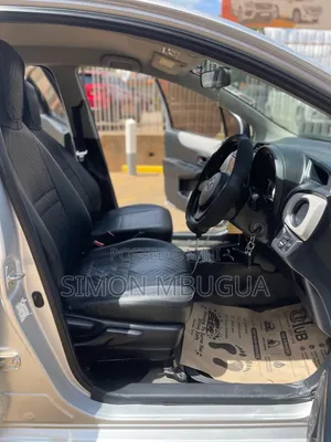 Toyota Vitz 2013 Silver