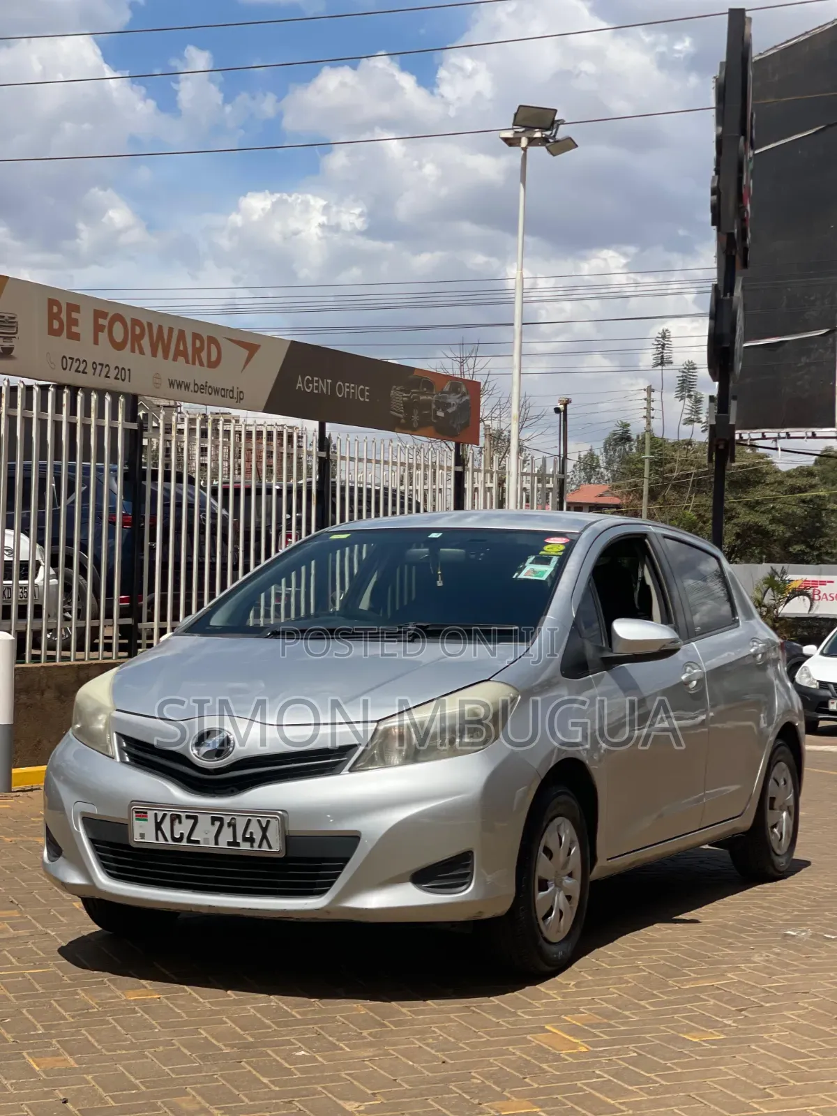 Toyota Vitz 2013 Silver