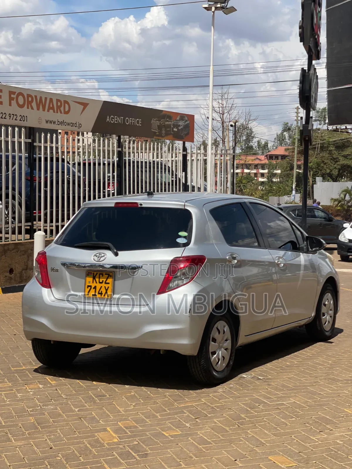 Toyota Vitz 2013 Silver
