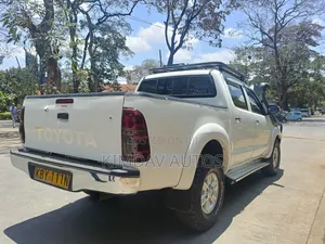 Toyota Hilux 3.0 D-4D 4x4 2015 White