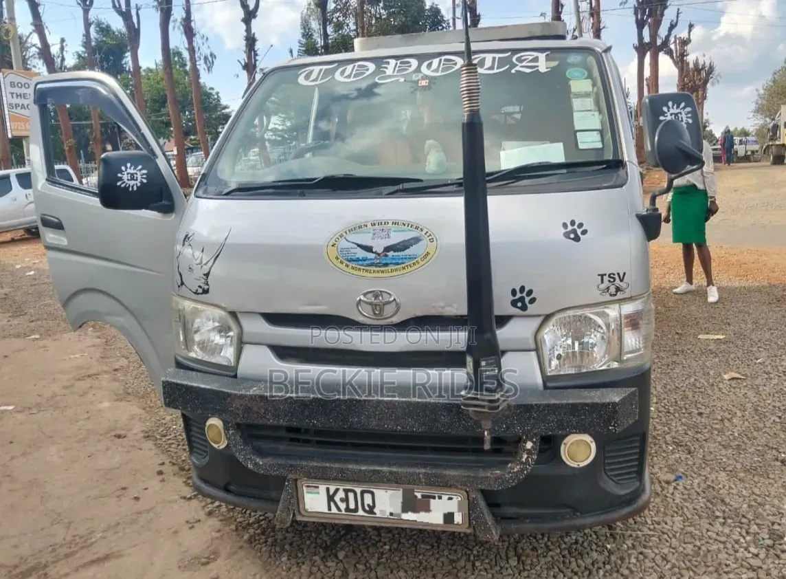 Toyota HiAce 2017 Silver