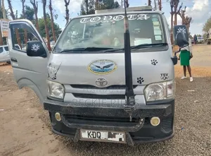 Toyota HiAce 2017 Silver