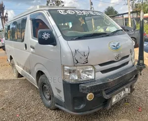 Toyota HiAce 2017 Silver