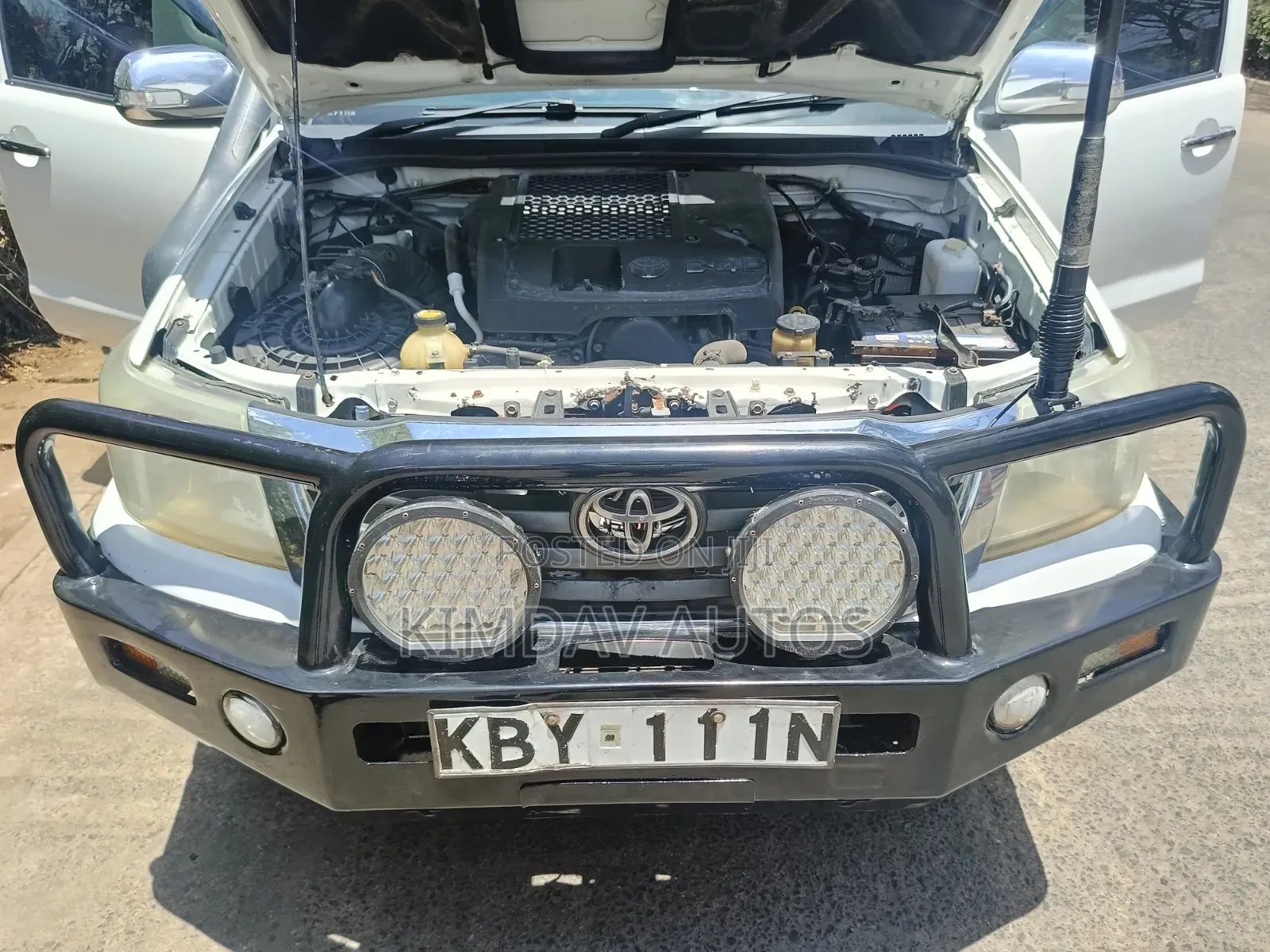 Toyota Hilux 3.0 D-4D 4x4 2015 White