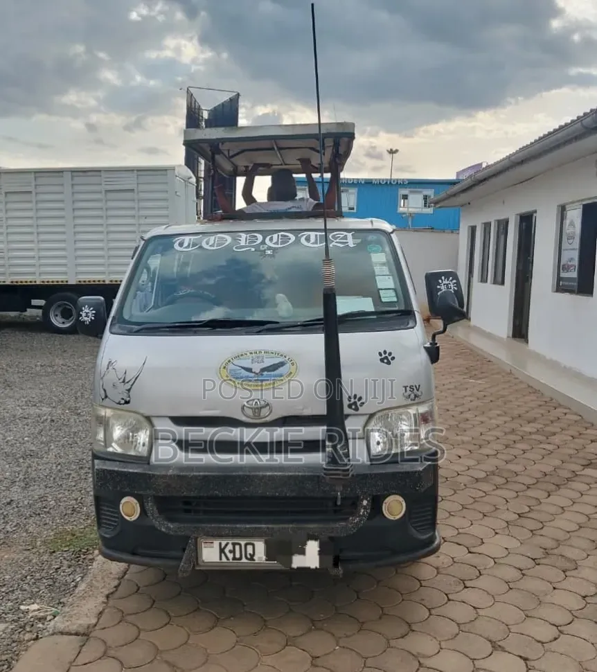 Toyota HiAce 2017 Silver