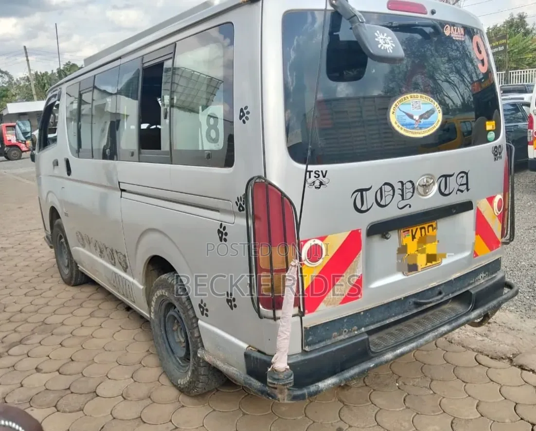 Toyota HiAce 2017 Silver