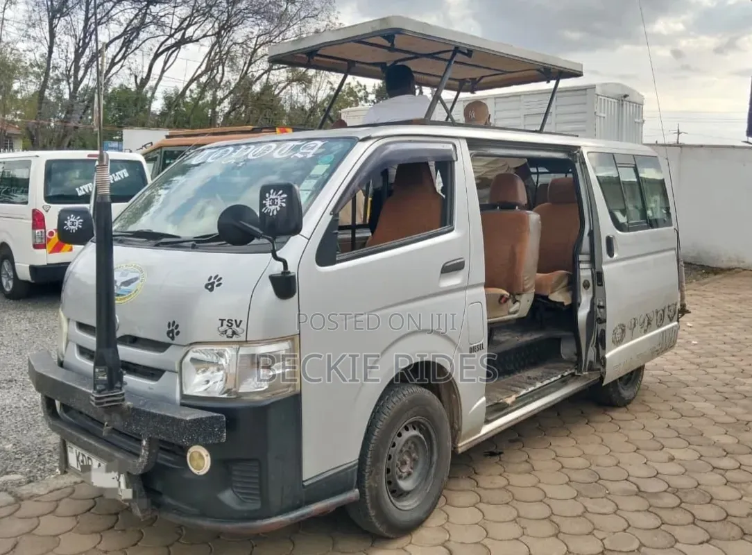 Toyota HiAce 2017 Silver