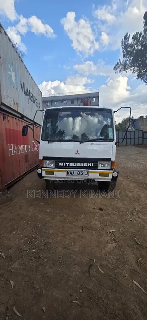 Mitsubishi Fuso 1999 White