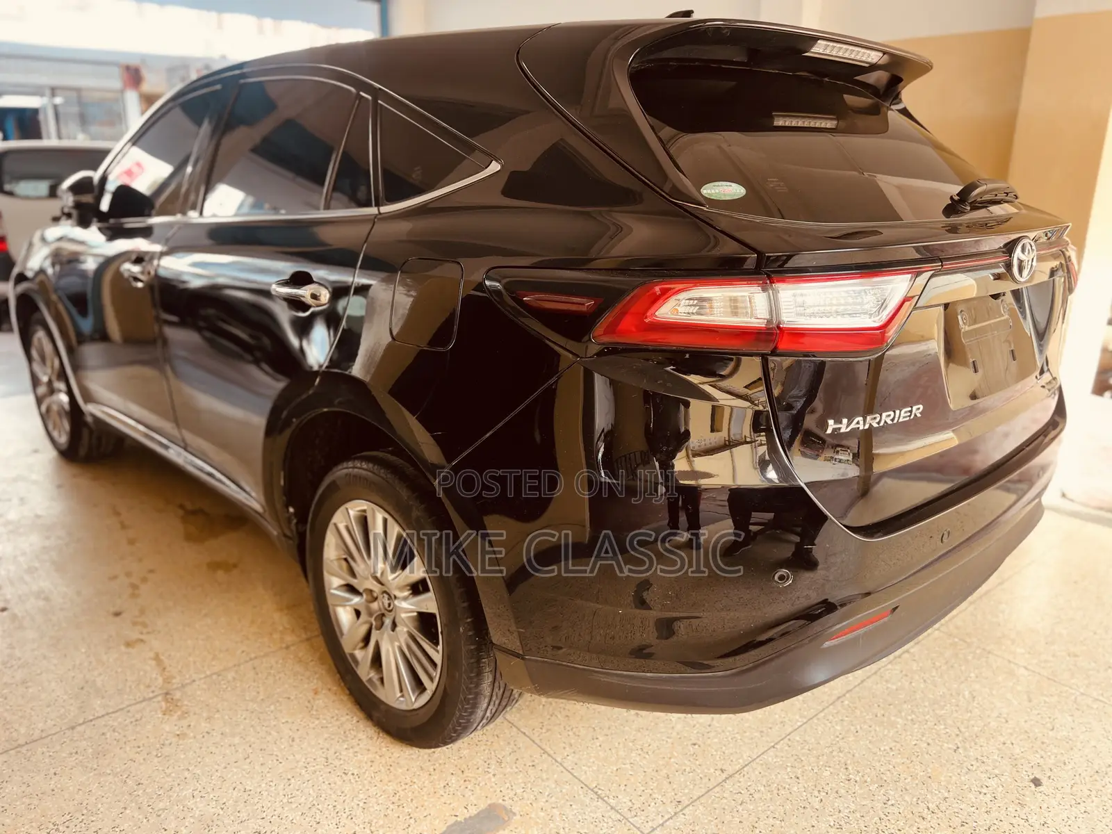 Toyota Harrier 2.0 2018 Black
