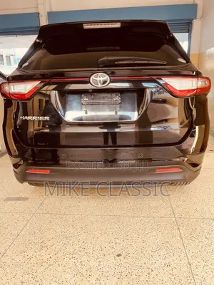 Toyota Harrier 2.0 2018 Black