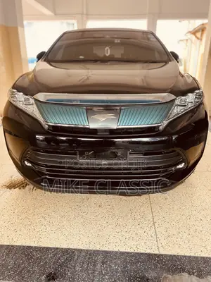 Toyota Harrier 2.0 2018 Black