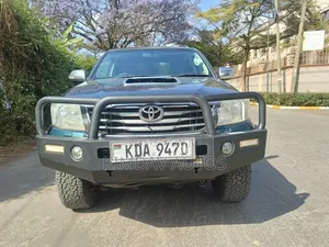 Toyota Hilux 3.0 D-4D 4x4 2013 Green