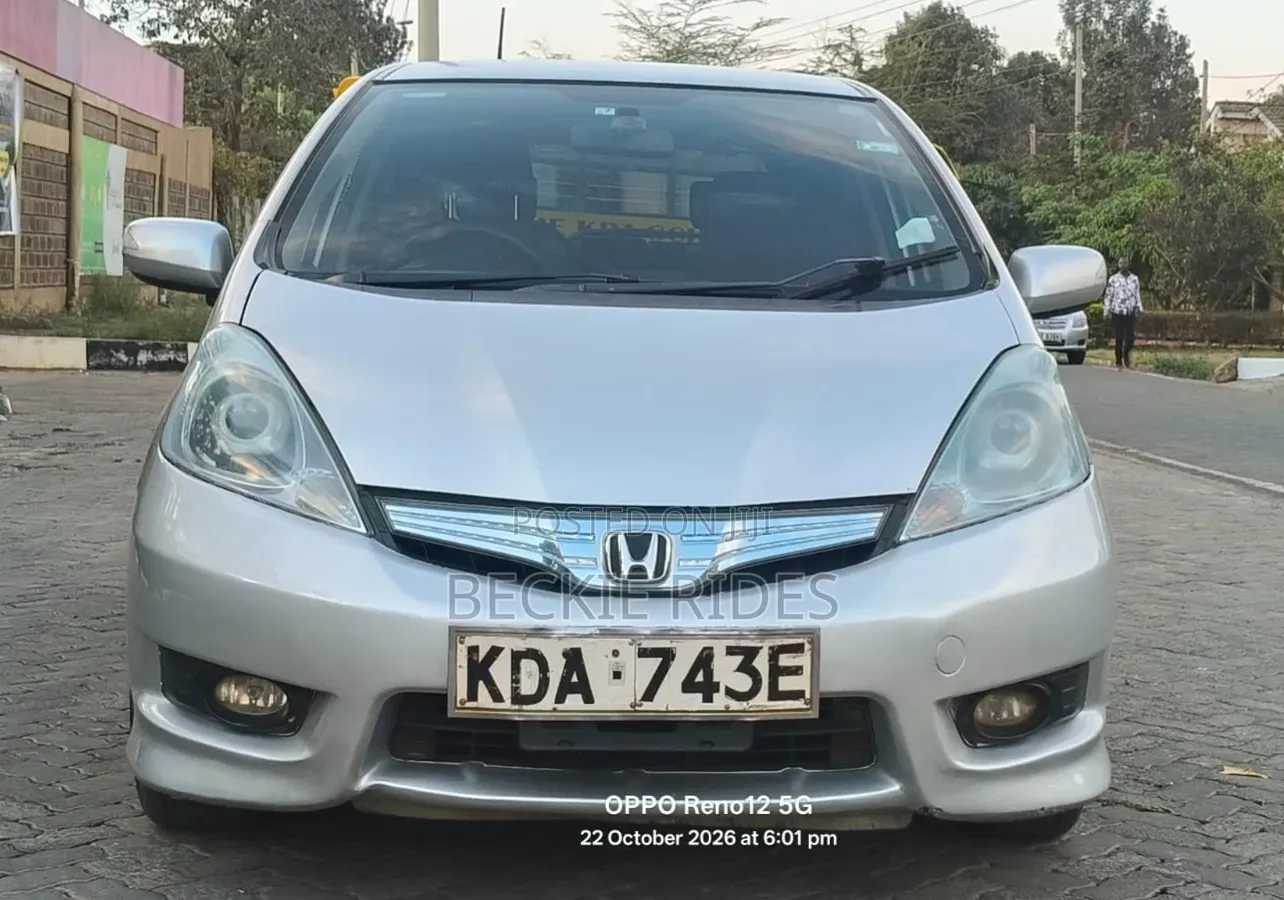 Honda Fit Shuttle 2014 Silver