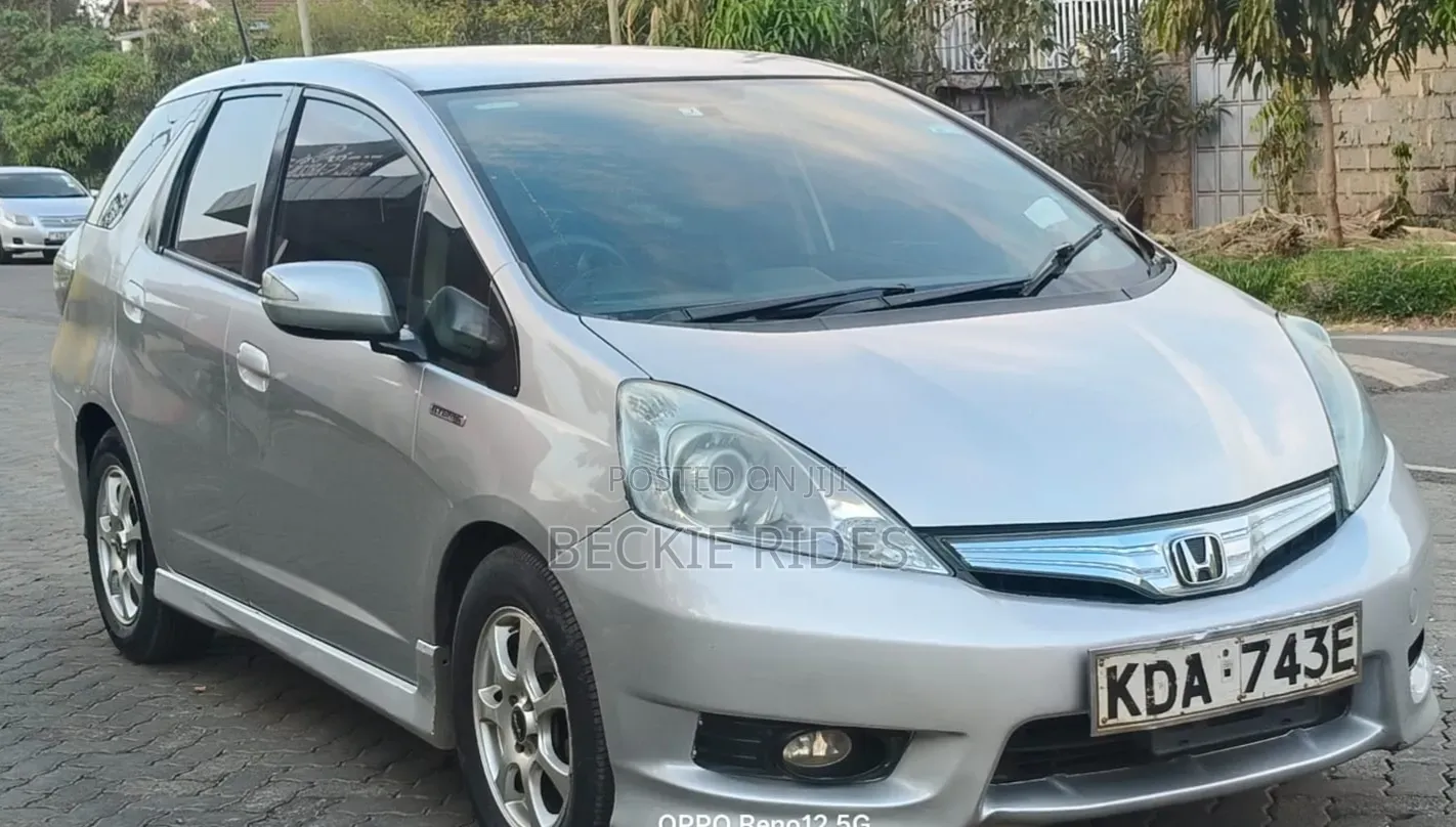 Honda Fit Shuttle 2014 Silver