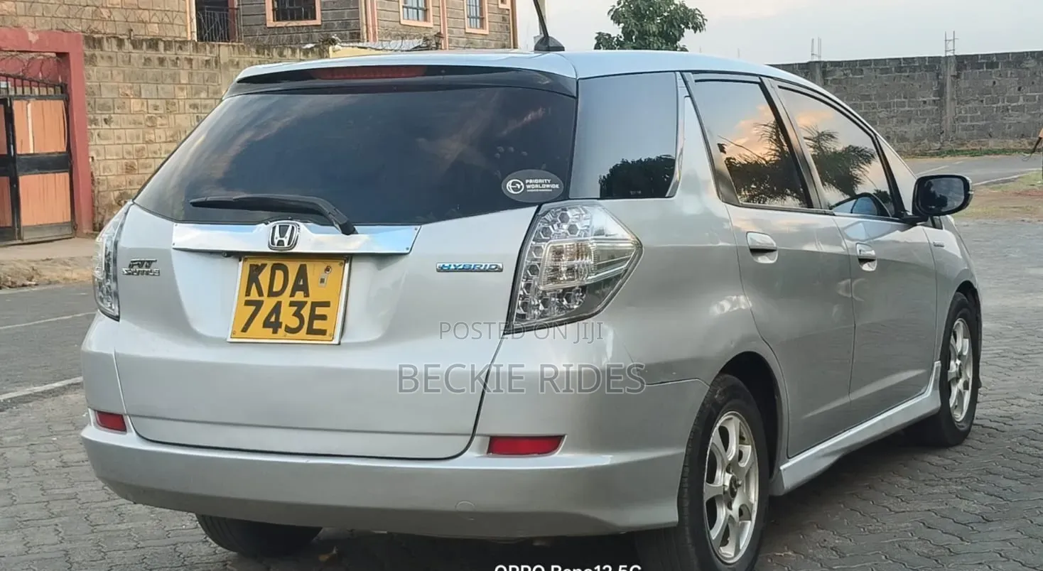 Honda Fit Shuttle 2014 Silver