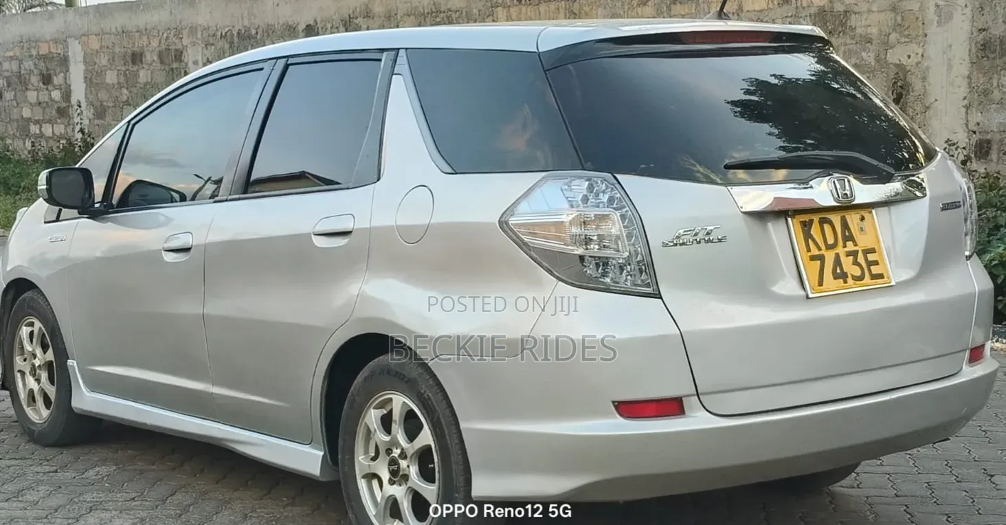 Honda Fit Shuttle 2014 Silver