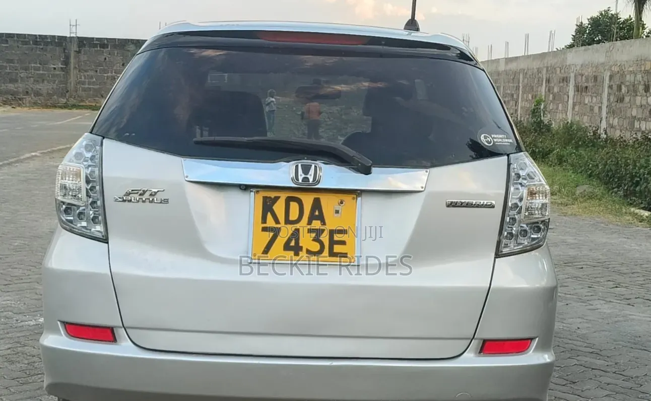 Honda Fit Shuttle 2014 Silver