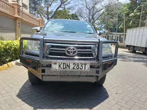 Toyota Hilux Revo Double Cab Deisel 2.8 AWD 2017 Gray